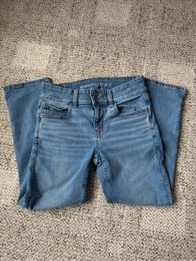 American Eagle Artist Crop Jeans Size 2 Regular Next Level Stretch Light Wash